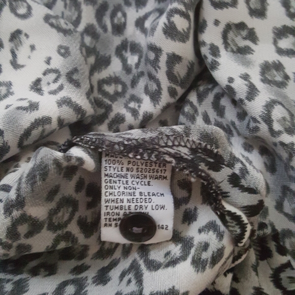 Leopard Print Petite Top - Picture 5 of 6